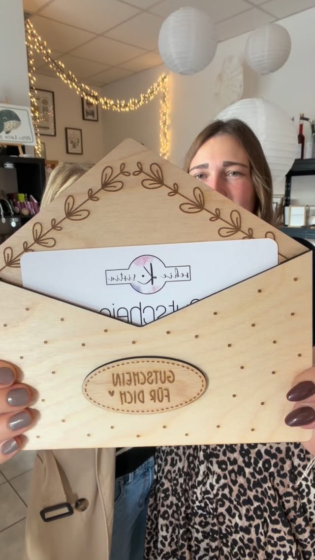 🎄 1. Advents-Gewinnspiel! 🎄
Zum Start der Adventszeit möchten wir euch eine kleine Freude machen! 🥰💛
Wir verlosen einen 50€-Gutschein für @dorfladen_schickristin Concept Store – perfekt, um besondere Geschenke zu Weihnachten zu entdecken oder sich selbst etwas Schönes zu gönnen. ✨
So machst du mit:
1️⃣ Like diesen Beitrag
2️⃣ Folge den Seiten @lauraselinger_photography und @dorfladen_schickristin
3️⃣ Markiere zwei Personen, die sich auch über etwas Adventszauber freuen würden
➕ Für eine zusätzliche Gewinnchance: Teile diesen Beitrag in deiner Story und markiere uns!
Das Gewinnspiel endet am 06.12. um 23:59 Uhr.
Der/Die Gewinner*in wird am 07.12. bekannt gegeben.
✨ Viel Glück und einen wundervollen 1. Advent! ✨
Dieses Gewinnspiel steht in keiner Verbindung zu Instagram/Facebook und wird in keiner Weise von diesen gesponsert, unterstützt oder organisiert.