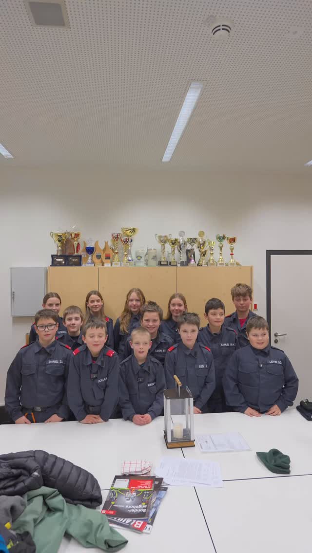 Besinnlichkeit & Sicherheit in Bartholomäberg. ✨🚒
Während es im Dorf ruhiger wird und die Christbäume in den Stuben strahlen, genießen auch wir die Zeit im Kreise unserer Liebsten.
Wir wünschen allen Einwohnern von Bartholomäberg und unseren Kameraden ein friedvolles Weihnachtsfest und eine schöne Zeit mit der Familie. Genießt die Feiertage, tankt Kraft und vor allem: Bleibt gesund! 🍀
Wir sind natürlich auch über die Feiertage jederzeit für euch einsatzbereit, hoffen aber auf eine ruhige und sichere Weihnachtszeit für uns alle. 🧑🚒🎄
Frohe Festtage wünscht eure Feuerwehr Bartholomäberg!
#feuer #weihnachten #bartholomäberg #vorarlberg