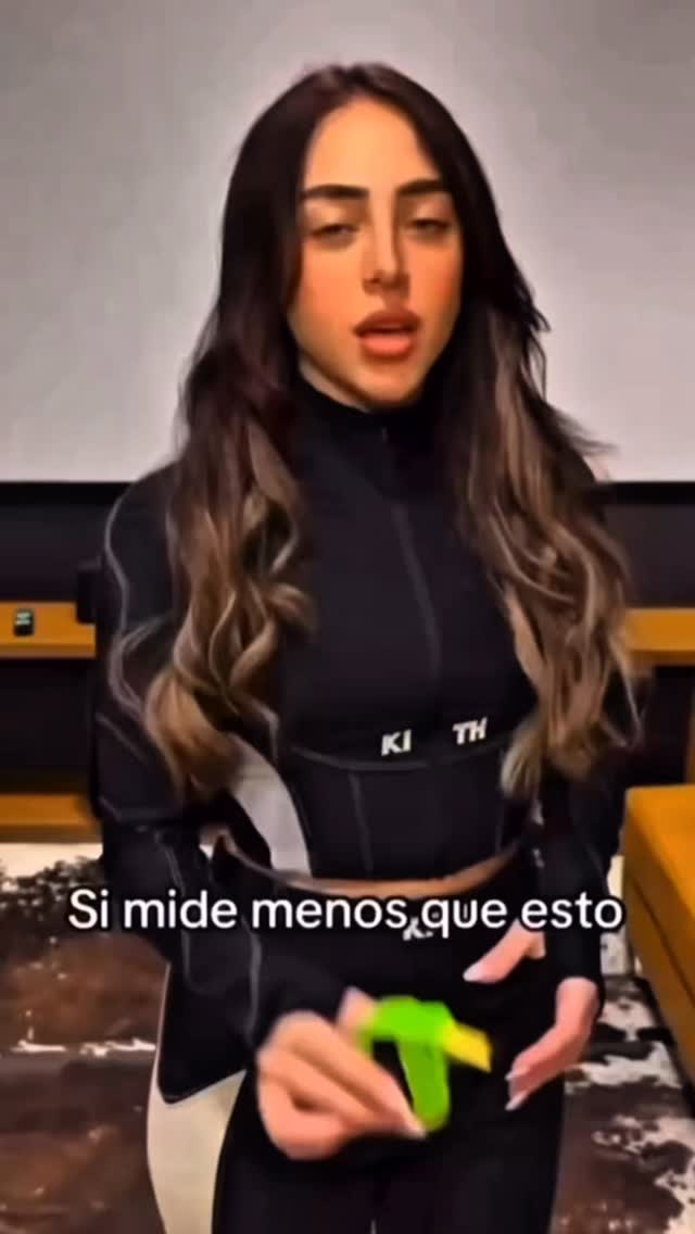 Nosotros nos bajamos el tonito (aunque 3 cm lo vemos más que suficiente) pero lo que no bajan son vuestras ganas de jugar al Mafia di Mafia🤓
Recordad que podéis pedirlo por Amazon con prime y en nuestra web❤️
#juegosdemesaenespañol #juegosdemesa #estudiocreativo #juegomesa🎲 #juegodemesa