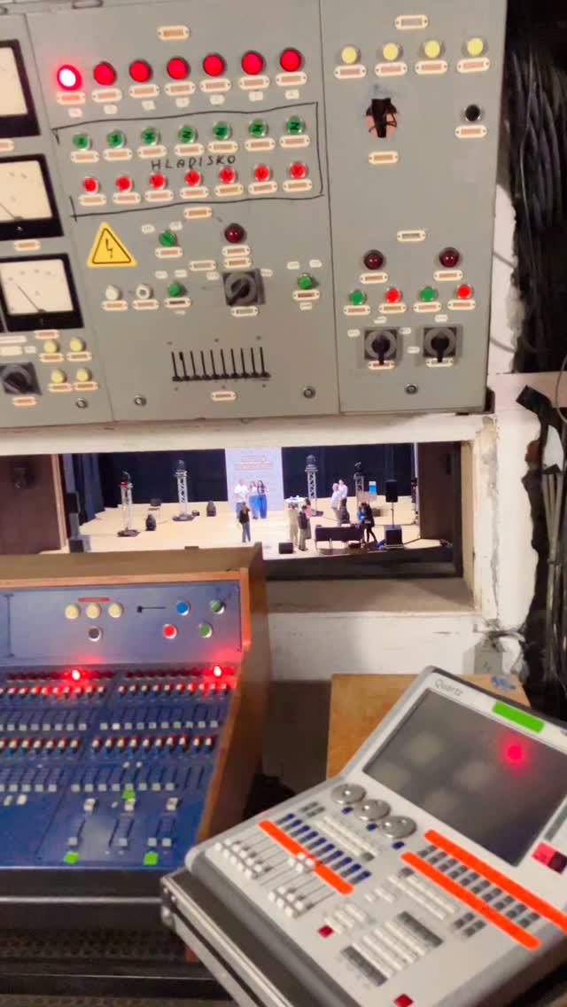 Keď sa light design 1985 stretne s EVENT TECH PARTNER .EU 2025 ✨
Trnava – Dom kultúry.
Staré pulty, nové štandardy 💪
#eventtechpartner #eventtech #lightdesign #lightingdesigner #stageproduction #trnava #domkultury #slovakiaevents #technickezabezpecenie #eventproduction #stagecrew #behindthescenes #showtime #2025
@trnavamojemesto