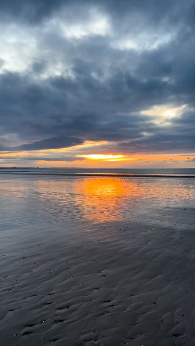 Welcoming 2026 with the first Swansea sunrise 🌅 Wishing our landlords and tenants a happy, healthy, and successful New Year. Thank you for being part of our community 🧡here’s to a bright year ahead! ✨