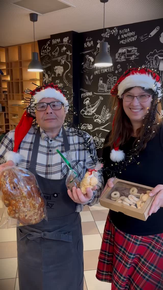 Máme napečeno! Voňavé cukroví i máslovou vánočku s mandlemi. Přijďte si pro ně do našich kaváren a bister Mezi řádky než Tomáš se Zdendou všechno sní. 😍🎄🌟
#etincellecz #meziradky #hendikepneniprekazka #vanoce2025 #socialnipodnik