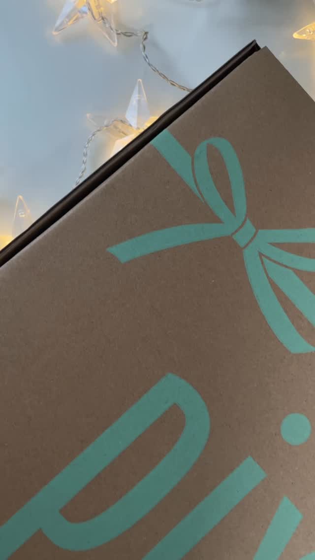 CLOSED
🎁✨ 12 Days of Icons GIVEAWAY ✨🎁
To celebrate Christmas approaching, I’m gifting one of you this 12 Days of Icons Advent Calendar full with skincare + beauty goodies I love 💝
✨ How to enter ✨
1. Follow me
2. ♥️ this post
3. Tag a friend in the comments (each tag = 1 entry)
**Bonus** Share this post to your story + tag me for an extra entry!
Giveaway closes Friday 28th at 12pm GMT
Winner will be announced that evening
Open to the UK. Not affiliated with Instagram