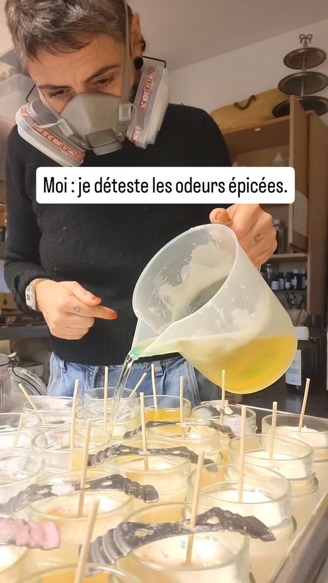 Je déteste les odeurs épicées 🫣 Après 2 jours avec le nez dedans j'ai fini par porter mon masque de survie 😅. Qu'est ce que je ne ferai pas pour vous ❤️