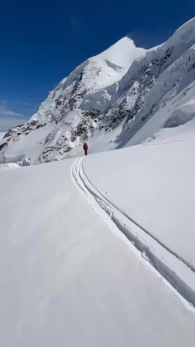📣Great News📣 it’s your lucky day 🍀 We opened a second group for the Warm Up Days on December the 20th and 21st. Book your spot!!
👉🏼 https://www.andermatt-guides.ch
#andermattguides #skiing #backcountryskiing #skiinginandermatt #powderskiing