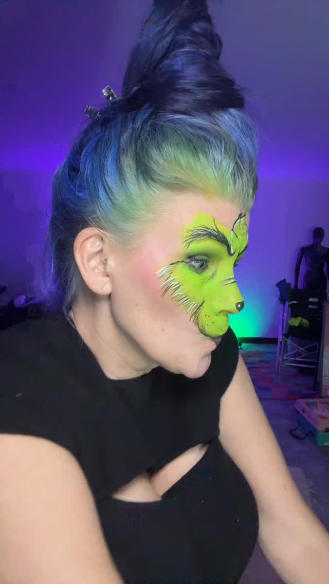 I think this flirting advice is legit.
#howtoflirt #grinch #facepainter