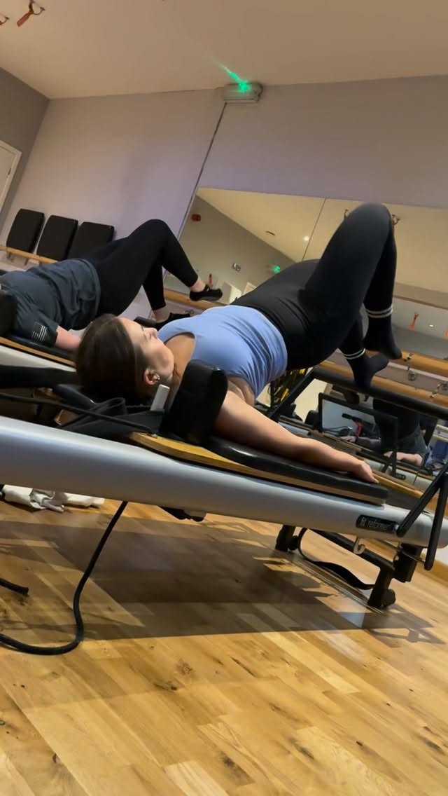 P I L A T E S move of the week -
We love the single-leg bridge on the Pilates Reformer.. ..
It helps strengthen our glutes and trunk of the body, improves hip stability, and balances the body for better alignment and control.
If you’ve been thinking about joining our ever growing Pilates Reformer family here at the studio, here are the evening classes we have every Wednesday ~
🔖Pilates Reformer
• 5:15 PM - 6:10 PM
🔖Pilates Reformer
• 6:15 PM - 7:10 PM
🔖Pilates Reformer
• 7:15 PM - 8:15 PM
Happy Wednesday everyone 🤍
#pilates#pilatesreformer#reformerpilates#suffolkpilates#suffolkpilatesstudio#pilatesnewmarket#newmarketpilates#pilatesreformerworkout#fitnessnewmarket#newmarketfitness#pilatesreformerclass