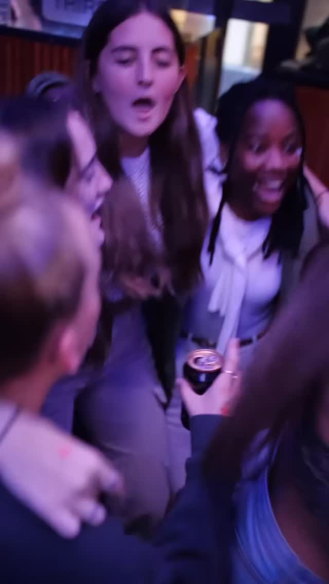 Join us this silly season! Grab your mates, throw on your best Christmas jumper or sparkling dress, and hit the dance floor - we can’t wait to party with you! 🎄
.
.
.
#oxford #oxfordbars #christmas #christmastree #christmasparty