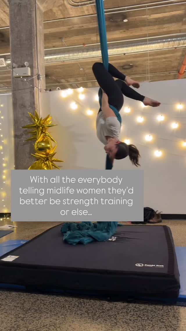 Getting a seriously stronger upper body while doing it in a way that isn’t endless reps and sets?? That’s the dream for me right there!
Actually though, find a way to move that you can have fun, and maybe even look forward to. That will do so much more for your long term health than barely showing up for the thing you’re supposed to do.
Despite what the socials say, hitting the weight rack in the gym isn’t the only way (but still an excellent way of that floats your boat!)
Current goals: getting as effortlessly strong as @womeninsilk 😍