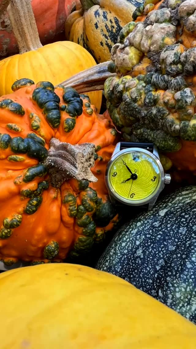 We hope everyone had a happy Thanksgiving full of relaxation surrounded by great friends and family. Today is small business Saturday- please support those small business around you - bespoke watch companies, the boutique in your neighborhood. We all need as much help as we can get to keep the doors open and filling the world with art. #smallbusinesssupportingsmallbusiness #smallbusinesssaturday