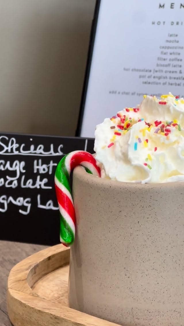 Our other Christmas Special is an Eggnog Latte with a sprinkle of Christmas candy 😍
The vibes are cosy, the drinks are delicious and the hair is perfection …. We can’t wait to see you all over this festive period 🤍
#hairsalon #christmasdrinks #cosyliving