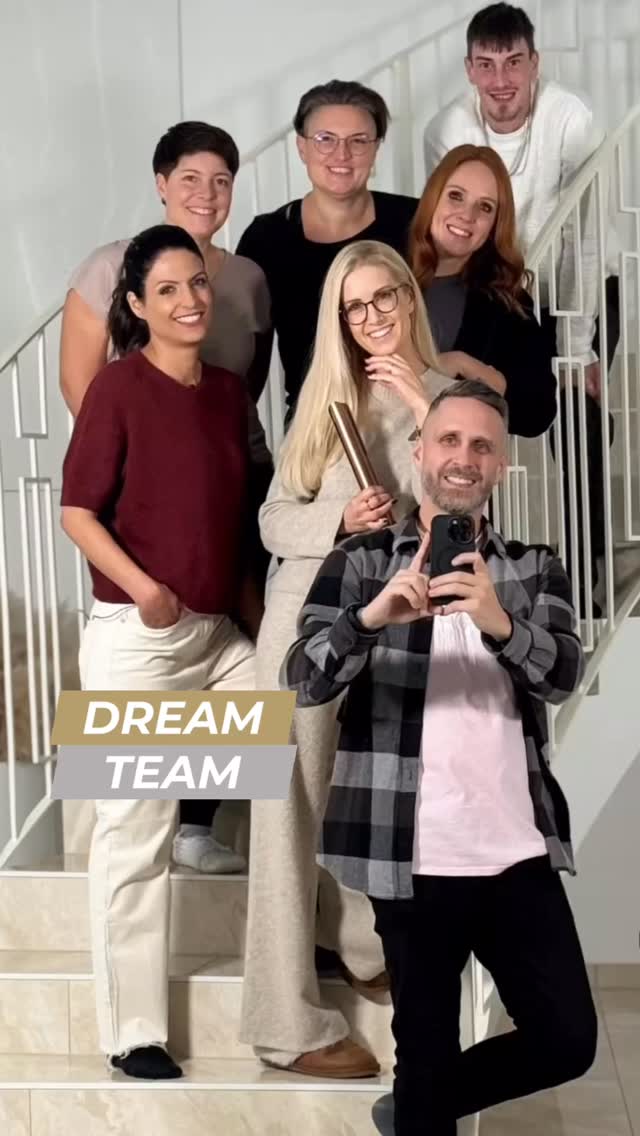 ✨ Drehtage. Teamgefühl. Danke für diese Energie. ✨
Manchmal passen Menschen und Momente einfach perfekt zusammen – genau so war es die letzten Tage ❤️
Tage voller Kreativität, echter Zusammenarbeit und ganz viel guter Laune. Solche Tage erinnern mich daran, warum ich liebe, was ich tue. 🤍🎬
Gemeinsam wachsen, gemeinsam lachen, gemeinsam schaffen❤️
#productionday #teamworkmagic #behindthesceneslife #creativevibes #onsetlife #setmoments #creativeteam #goodenergyonly #contentcreatorlife #reelsviral #fypgermany #instagrowthtips #socialmediamoments #communitypower #monetizeyourcontent #creatorjourney #igersgermany #munichcreators #shootingday #lovemyjob❤️ #togetherstronger #inspiredaily #btsmoment #dailyreels #agneszimmermann