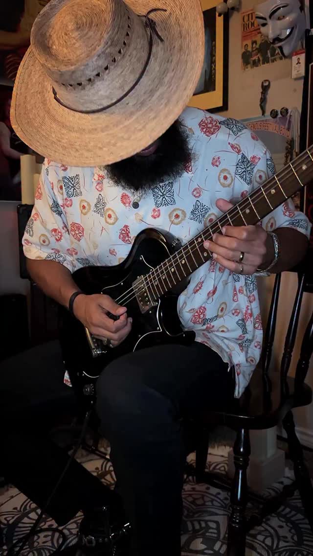 Who can guess this tune??
•
This one goes out to @vishnuva991 bruv! Cheers!
•
#hyphenthazhath #onemanband #multiinstrumentalist #guitarist #fusion #tamil #rock #song #livemusic #hyphenateyourevent ##houston #tx