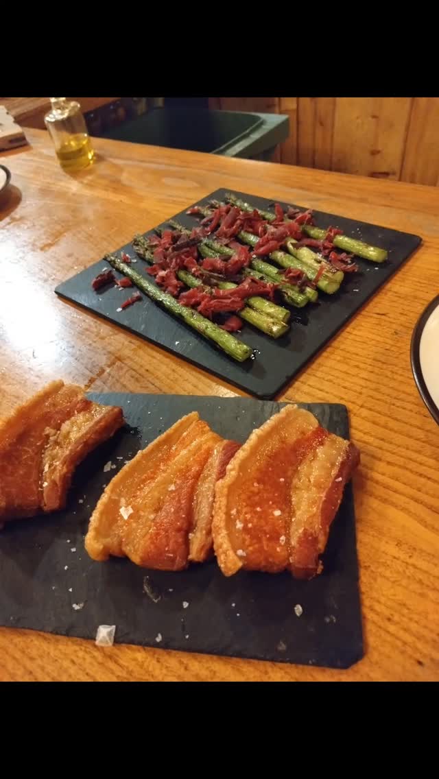 We are still in November but Christmas 🎄☃️🎅 🌟🔔🕯️🎁is coming fast to Madrid!!! The lights are up, the city is looking beautiful, the bars are filling with folk filling themselves with festive cheer...!!! Why not join the mood with one of Adventurous Appetites' award-winning Madrid tapas tours? See the lights, sample the tapas, learn about some of the traditions, get in a bit of light history and culture, grab some useful local advice for the rest of your stay. It makes for a fun and festive night out! For more ℹ️ please see the 🔗 in our bio
.
.
.
.
#tripadvisor #travelerschoice #toptenfoodexperiences #toptentravelerschoice #travelerschoicefortapas #nightwalkingtour #madridtapas #travel
#historyandtapas #seriousfoodie #eatdrinkbespanish #spain #foodadventure #tapas #tapastour #eatlikeamadrileño #instagram #instagood #instafood #adventurousappetites #bookyourtour #foodtour #nightlife #tourism #topcitybites #tapassing #tapaswithus #weknowhowtoeat #joinus #booknow