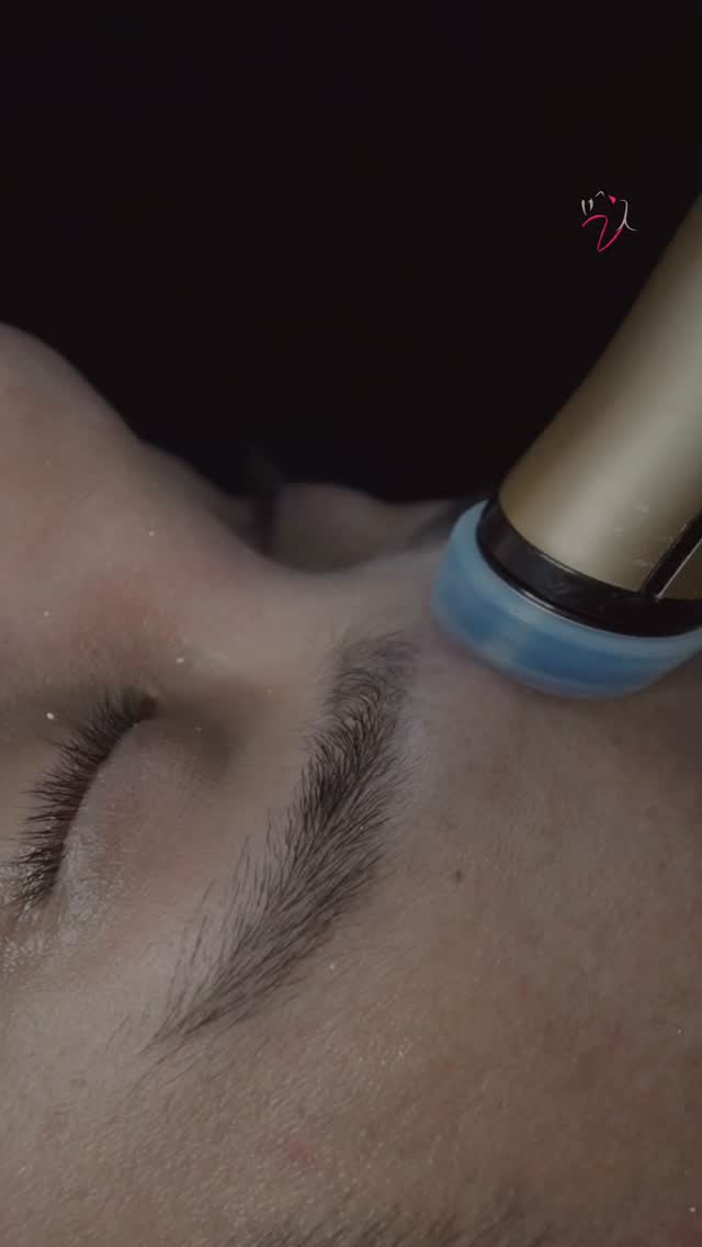 ✨ Kai Vida Epifusion Facial ✨
Needle-free. Painless. Pure skin radiance.
Our Epifusion system uses a gentle nano-channel infusion paired with medical-grade hyaluronic acid to deliver deep hydration, refine texture, boost glow, and support collagen — all without needles, redness, or downtime.
Perfect for sensitive skin, dullness, dehydration, and anyone craving that smooth, glass-skin finish 💧✨
Glow comfortably. Heal deeply. Shine naturally.
Only at Kai Vida Face Spa in Chester, NJ.
#KaiVidaFaceSpa #EpifusionFacial #NanoInfusion #microneedling #HyaluronicAcidFacial #GlassSkinGlow #NJSpas #ChesterNJ #MendhamNJ #BaskingRidgeNJ #BernardsvilleNJ #SkincareNJ #morriscountynj