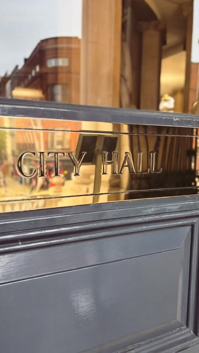 Eoin & Jenny!
What a fab day and afternoon we spent in both @cityhalldublin and @mpw_donnybrook
The lovely celebrant @celebratelove.ie_aine_mckenna guided a beautiful ceremony with warmth and smiles, the space was decorated beautifully by @flowersbydarlo and @theartofbubbles.ie providing a show stopping drinks centerpiece after the ceremony.
@paolarechphoto was super company behind the camera, and of course thanks to @podgekeysandsax for piano accompaniment
Such fun & laughter, a great couple and a great crowd. Thanks so much for having us.
#irishwedding #irishweddingsinger #weddingsingerireland #weddingsinger #weddingmusic #irishweddings #irishweddingsuppliers #weddingmusicireland #cityhall #dublinwedding