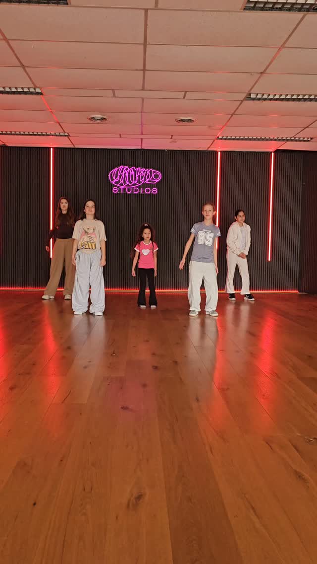 Have a great weekend✨️
.
Class: HipHop Kids Advanced
Teacher: @jalysvgaalen
Time: 11:00 uur
Day: Saturday