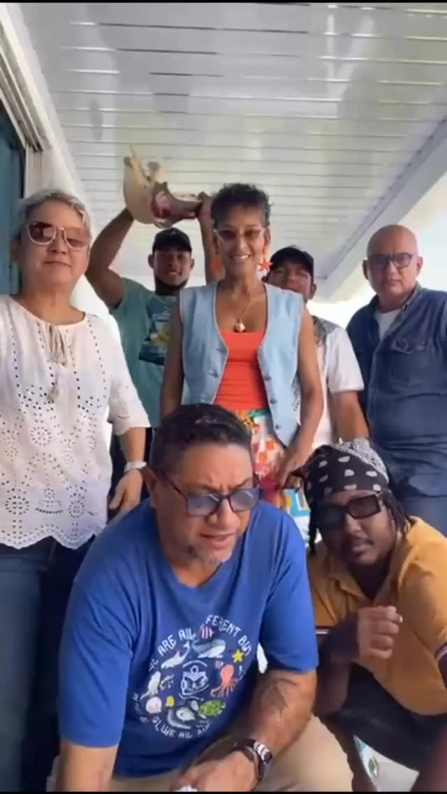 ¿Conocen a The RC - Rebe Caribe? 🔥🔥🔥 Una agrupación sanandresana destacada por la fusión del calypso, mentó, soca, kompa y zouk.
Se han presentado en El Carnaval de Providencia, Green Moon Festival, Teatro Julio Mario Santo Domingo de Bogotá, La Feria de las Flores de Medellín, el Festival de Música del Caribe de Cartagena y ahora en el #MCC2025 ¡No te lo pierdas! Por aquí ya estamos listxssss!!!! 🙌🏾🔥