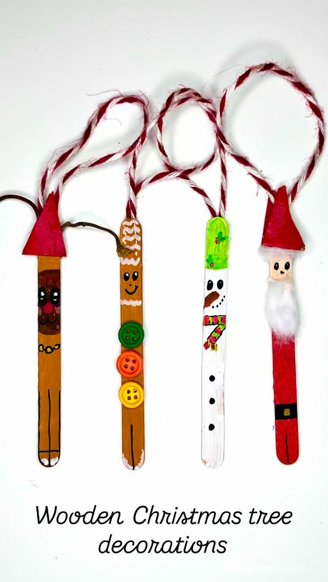 DIY – Wooden Christmas tree decorations
Christmas is almost here, so it’s time to start thinking about decorating the tree, isn’t it?
Here’s a fun and easy idea: make your own personalised Christmas decorations!
I’ll show you step by step how I made this Santa.🎅
Materials :
-smal wooden sticks
-String*
-Paints*
-Glue*
-Posca markers*
-Others: thin red cardboard, cotton, etc.
* Supplies from @panduroofficial
Visit my website via the link in my bio to find all the steps for making the reindeer 🦌.
This is such a simple and quick craft — perfect for those busy days !
So, are you ready to get creative and make your own?✨
—
DIY – Décoration de Sapin en bois
Noël approche, et il est temps de penser à la décoration du sapin, non ?
Je te propose ici de réaliser de petites suspensions de Noël personnalisées !
Je te montre, étape par étape, comment j’ai fait le Père Noël 🎅
Matériel de base :
-Bâtonnets de bois *
-Ficelle *
-Peintures *
-Colle *
-Marqueurs Posca *
-Autres : carton fin peint en rouge, coton, etc.
* Produits achetés chez @panduroofficial
Sur mon site – lien en bio – tu trouveras toutes les étapes pour fabriquer le renne 🦌
C’est vraiment une activité simple et rapide à mettre en place, parfaite quand tu as peu de temps !
Alors, ça te donne envie de te lancer et de créer les tiennes ? ✨
—
DIY Noël | Festive Crafts | Kids Crafts | Recycled Crafts | Christmas Crafts | Cardboard Crafts | DIY Christmas | Activités Manuelles pour Enfants | Noël | Jul Pyssel
—
#defidesmainscreatives #funbudgetplay #panduromyway #funcraftyplay #christmasornament #julpyssel #julpysselmedbarn #panduro #diychristmas #christmascrafts #activitemanuelle #activitenoel