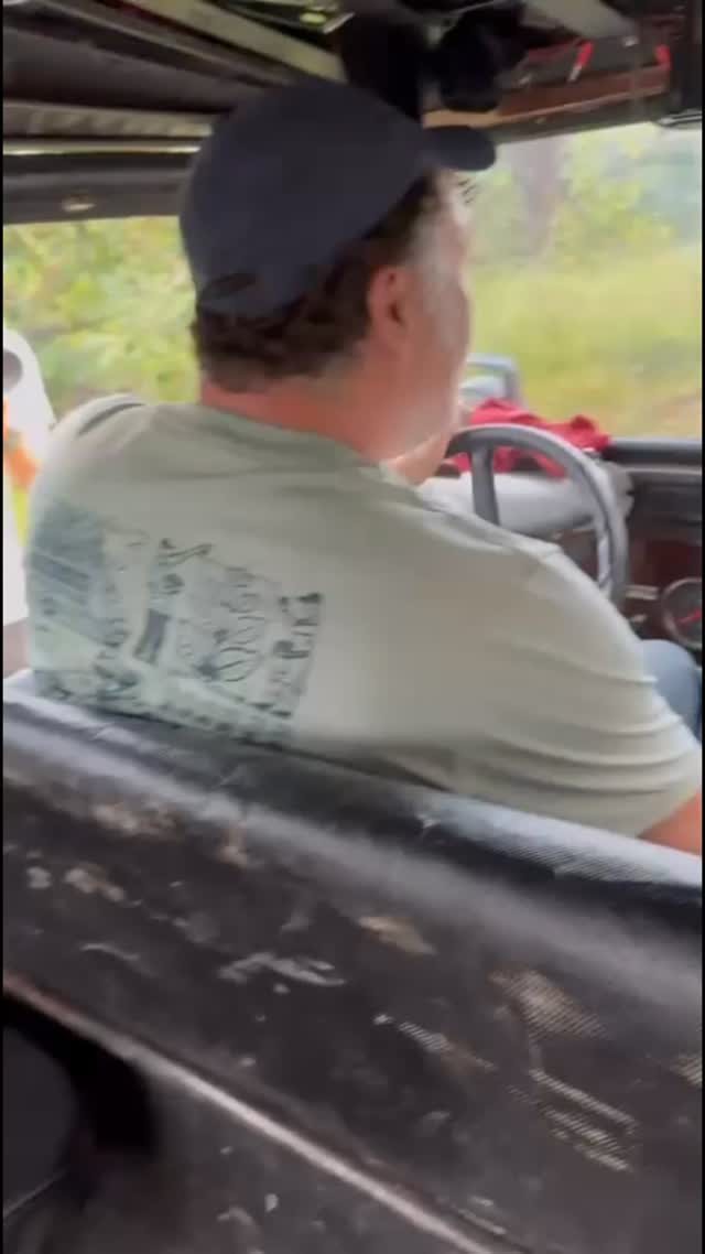 Doing some cruising in an old Jeep on ElVergel Farm. Now that was fun…
@elias
@shadybayter
@forestgreencoffee
#coffee #coffeeroasting #kaffeerösterei #coffeeroastery #artisancoffee #ethicallysourced #relationshipcoffee #coffeelover #coffeeaddict #Espresso #specialtycoffee #thirdwavecoffee #coffeelife #coffeebreak #mrhobans #coffeeexperience #Loringcertifiedtrainer #traceablecoffee#coffeesourcing #coffeebeans #singleorigincoffee #supportyourlocal #coffeeisallaboutpeople