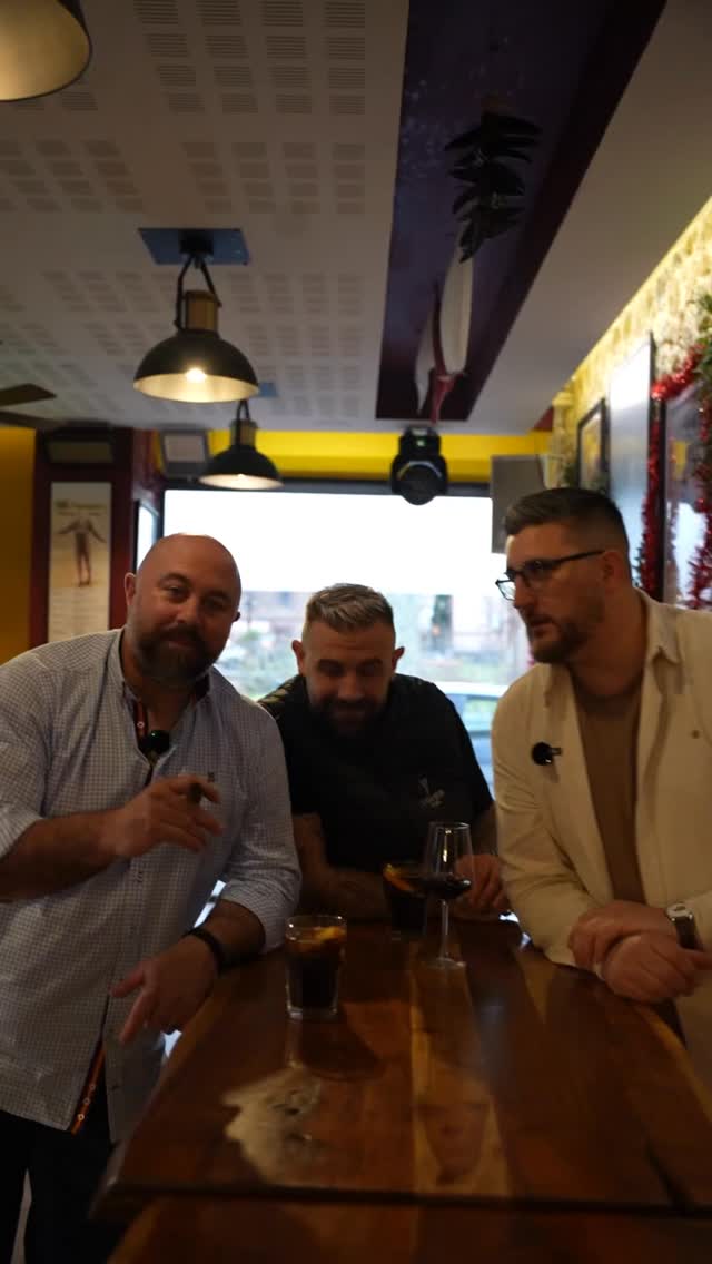 NOËL DES COPAINS 🎄
De grandes tables, du sanglier, et surtout des copains… voilà ce qui t’attend le vendredi 26 décembre à @la.rosa.negra.barcelone.tlse 🍷
Pense à réserver ta table, on se retrouve dès 12h🎅
#NoelDesCopains #EntreAmis #EspritDeNoel #BonneBouffe #Sanglier GrandesTables MomentDePartage RepasFestif NoelAutrement