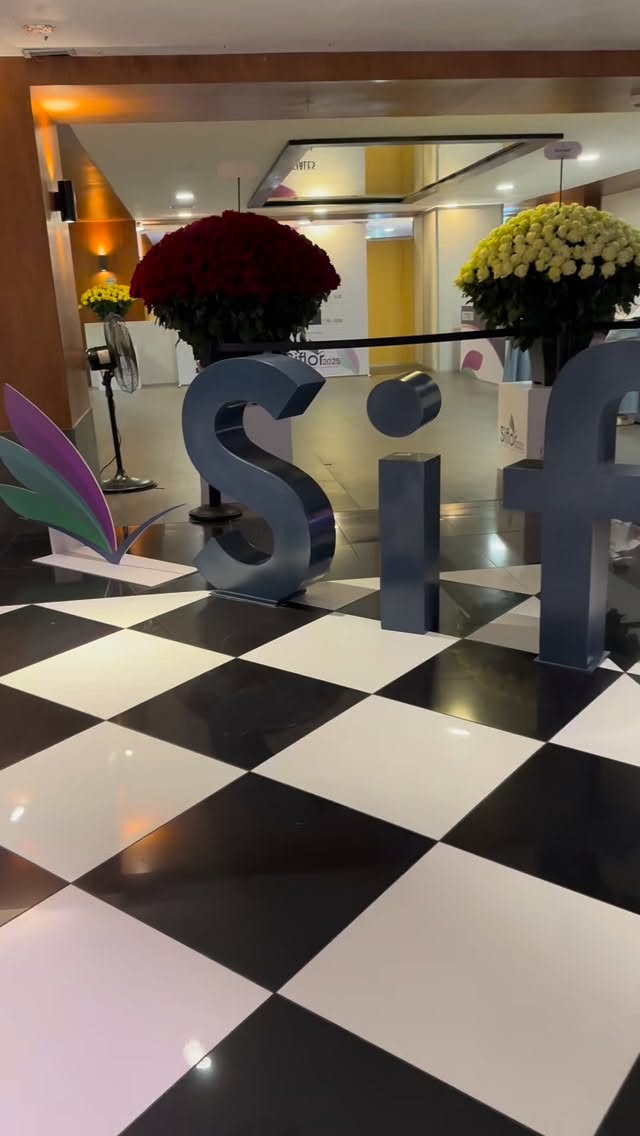 Every two years, Quito becomes the meeting point for the brightest minds in floriculture. 🌱✨
At Siflor, technical leaders and sector suppliers come together to share knowledge, explore innovations, and push our industry forward.
From sustainability and water management to cutting-edge crop tools and meteorological sensors, these two days remind us of something powerful: our industry never stops growing. 🌿💡
Auditoriums full, ideas flowing, and a shared commitment to doing things better—this is how we build the future of floriculture. 🌸🚀