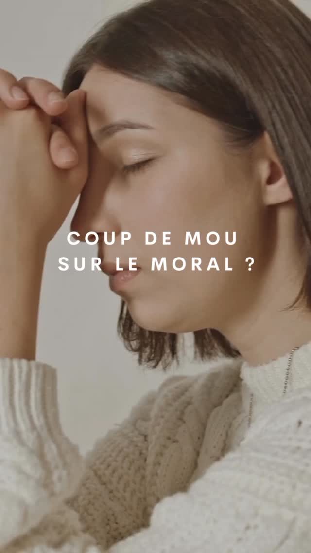 La fatigue, la baisse de moral, les réveils difficiles, autant de symptômes signes d'un manque de lumière.
Jusque là normal, les jours raccourcissent et nous sommes tous sensibles à la baisse de lumière.
La luminothérapie peut être une solution ! Pensez-y !
Et pour maintenir votre santé morale et physique pendant cette période, il y a aussi l'exercice physique, la relaxation, une bonne alimentation équilibrée et la vitamine D incontournable 😉
#oseretresoi #prendresoindesoi #etrebienenhiver #depressionsaisonnière