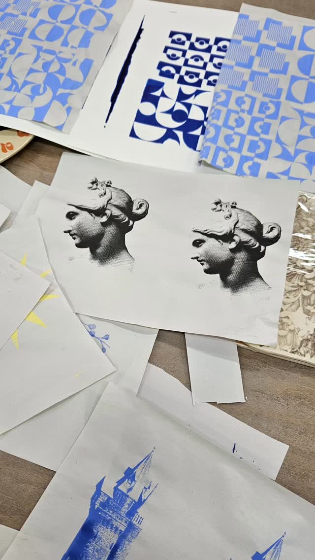 Super creative and productive workshop with Clare Somerville-Perkins @processclub and @clshoos screenprinting on clay
Here are a few shots of the printing in progress working with two techniques, printing on newsprint and transfering the print with slip as a release and printing direct onto clay
Everyone gets to keep their photo-exposed screens after the workshop so they can carry on experimenting with colour and design
Will post more images of the finished pieces
#screenprintingonclay
#claycommunity
#potteryworkshops