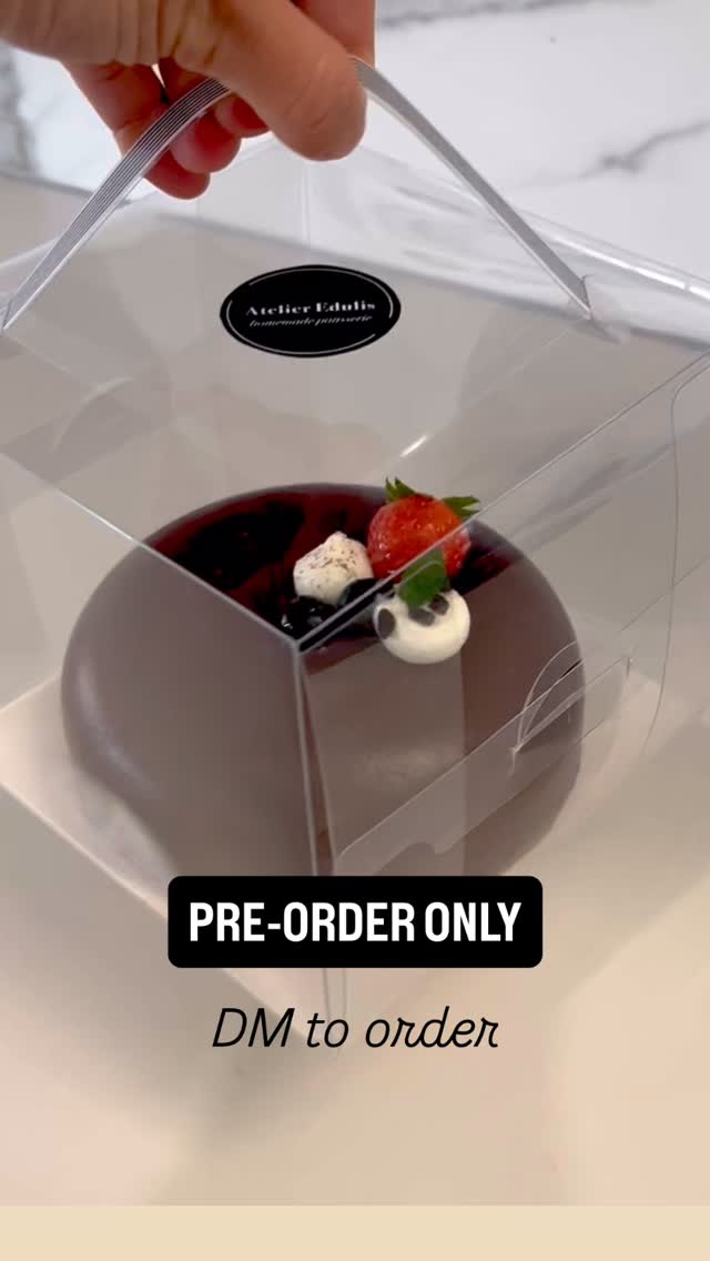 It’s Tuesday – which means weekend planning! 🗓️✨
Our classic chocolate mousse cake is the perfect addition to your Saturday gathering or Sunday visit. Order before Wednesday 9 PM for weekend pickup.
What are you dreaming of this week? Let us know! 👇
DM for weekend order.
#denhaageten #moussecake #chocoladetaart #healthyindulgence #thehaguefoodie