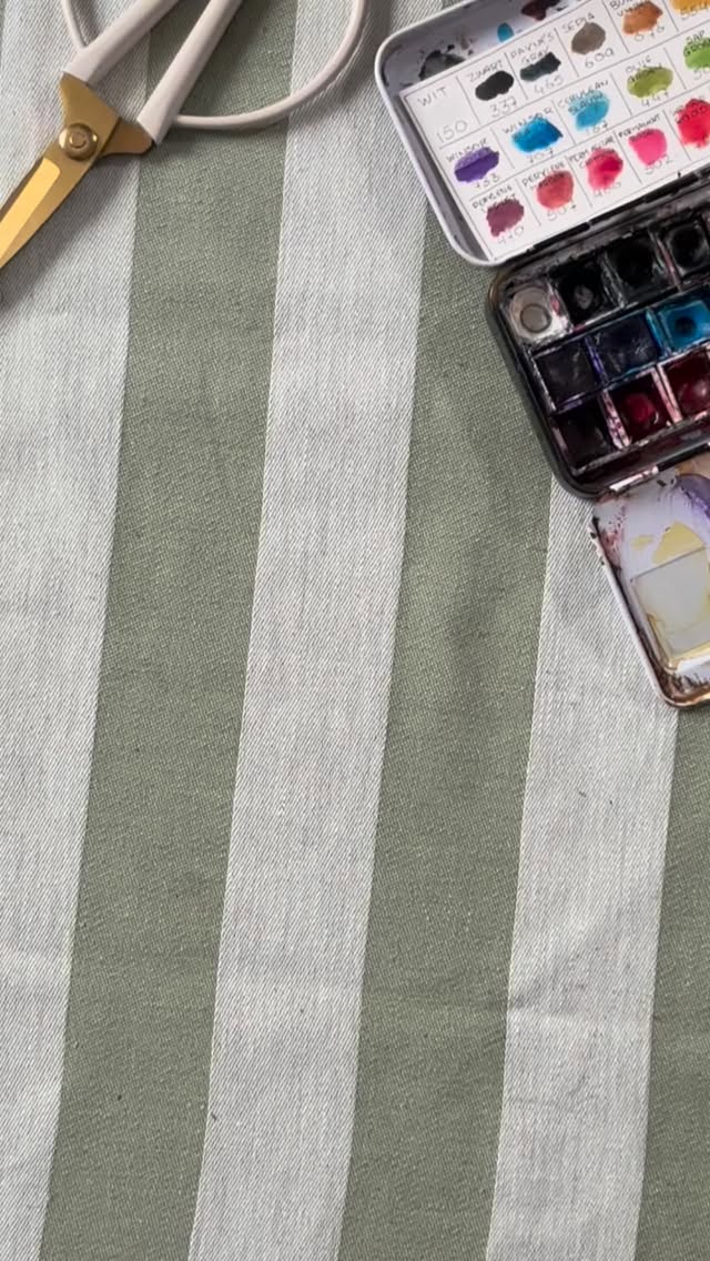 Een kaartje sturen zou ik eigenlijk veel vaker moeten doen, want hoe leuk is het om gewoon een kaartje te krijgen.
Zeker als het een eigen gemaakt kaartje is. Als iemand de tijd heeft genomen om zelf wat te maken. Dus om je nou een beetje te helpen wat kerstinspiratie 🌲 en op mijn site gratis te downloaden een sjabloon zodat je ze kan overtrekken.
Ga naar www.atelierthes.nl, ga naar downloads en klik op downloaden, meer niet 😘
#creatief #tekenen #watercolor #aquarel #kerst #kerstkaarten #drawing