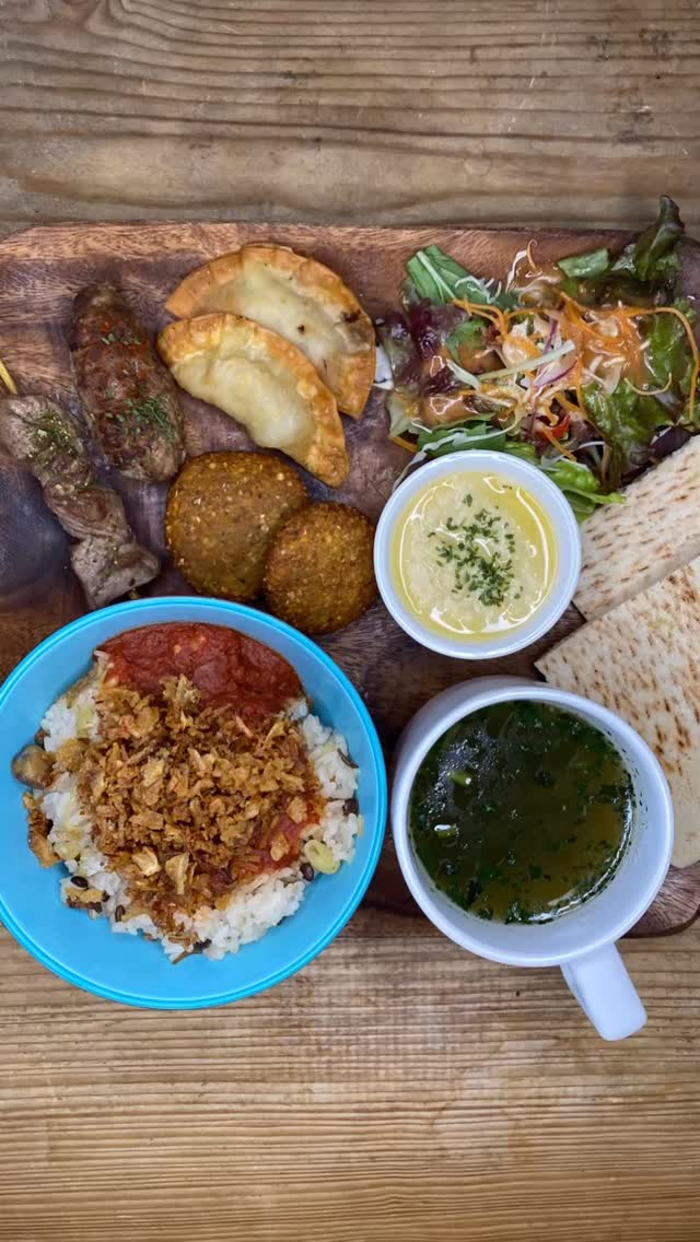 中東・アラビア料理店【Oasis🐪🏝️】のメニューをご紹介❗️(@oasis_tokyojp)
当店は千駄ヶ谷の東京体育館敷地内にある中東・アラビアレストランです!
貸切や団体のご予約が多いですが、通常営業ではお料理はもちろんカフェメニューやアルコールメニューを提供しています👍
千駄ヶ谷周辺にお越しの際はぜひご利用下さい!!
【🎉ビュッフェ・コース・パーティー情報🎉】
"貸切予約"のお客様にパーティープランをご用意しております。(20〜60名に対応。店内とテラスの併用で増加有り。)
シェアしやすく、自分のペースで召し上がれるビュッフェ形式が大変人気です👍
社内宴会、忘年会、結婚式の二次会など幅広い用途でおすすめです。
プロジェクター、スクリーン、マイクの貸し出しもしています!
⭐︎-⭐︎-⭐︎-⭐︎-⭐︎-⭐︎-⭐︎-⭐︎-⭐︎-⭐︎-⭐︎-⭐︎-⭐︎-⭐︎-⭐︎-⭐︎-⭐︎-⭐︎-⭐︎-⭐︎-⭐︎-⭐︎-⭐︎-⭐︎-
店名:Arabian Restaurant Cafe&Bar Oasis(オアシス)
ジャンル:中東・アラビア料理/カフェ&バー
エリア:東京・渋谷区(例:千駄ヶ谷・北参道・代々木エリア)
最寄駅:千駄ヶ谷駅、国立競技場駅、北参道駅
営業時間:【日〜木】11:00〜22:00(L.O. 21:00) 【金土祝前日】11:00〜23:00(L.O.22:00)
定休日:東京体育館の休館日に準ずる
席数:店内テーブル数17。イス約60〜70席(貸切可/20〜60名対応) テラステーブル数8。イス約20席。
住所:東京都渋谷区千駄ヶ谷1-17-1 東京体育館敷地内プール棟2F
電話:090-6934-0274
⭐︎-⭐︎-⭐︎-⭐︎-⭐︎-⭐︎-⭐︎-⭐︎-⭐︎-⭐︎-⭐︎-⭐︎-⭐︎-⭐︎-⭐︎-⭐︎-⭐︎-⭐︎-⭐︎-⭐︎-⭐︎-⭐︎-⭐︎-⭐︎-
#中東料理#エジプト料理#異国料理#海外料理#千駄ヶ谷グルメ