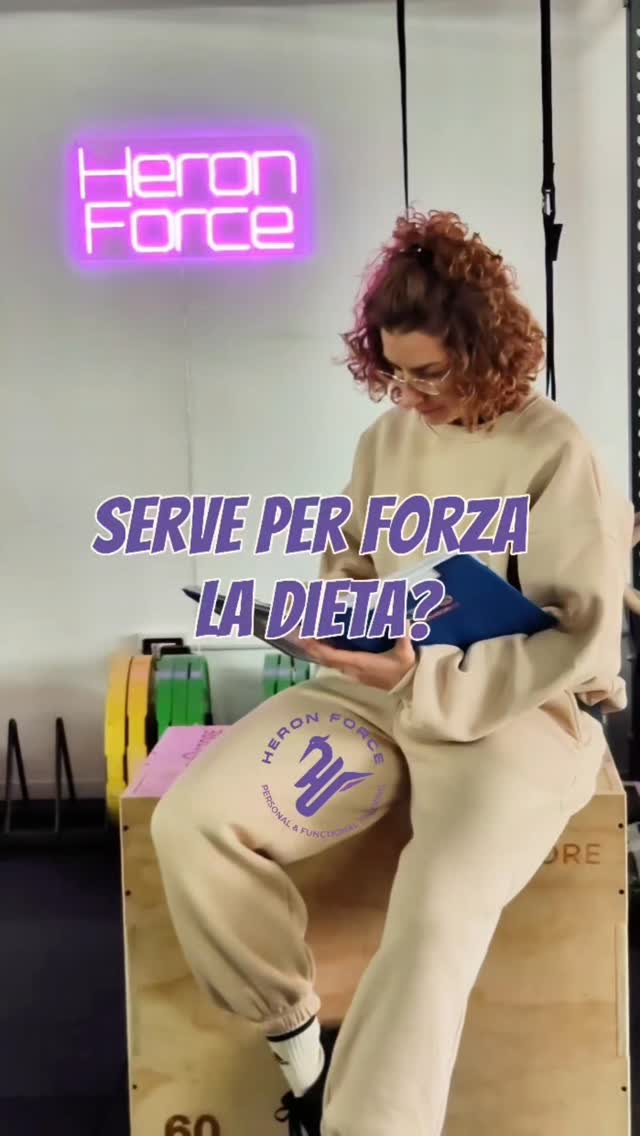 Non serve una dieta estrema.
Serve una direzione.
Dimagrire → Deficit calorico
Crescere → Surplus
Tonificare → Mantenimento
Il resto sono dettagli: niente ossessioni, niente “tutto o niente”.
Scegli un percorso che puoi portare avanti davvero.
Il corpo risponde alla costanza, non alla perfezione.
📍 @heronforcearea, Via Sandro Pertini 5, Castello di Cisterna
•
•
#heronforcearea #viral #reelsitalia reelvirale fitreels gymtok palestraitalia functionaltraining fitcoach fatlossjourney bodyrecomposition allenamentofunzionale dimagrire fitnessmotivation workoutreels fitlife fypitalia