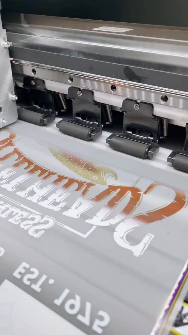 Test printing and dialing in a design for local artist @grahamschodda, an amazingly talented artist that works in many mediums but you will most likely know him for his stainless steel etched works of art. Find him and his beautiful art all month long at Bellingham’s @alliedartsofwhatcomcounty Holiday Market!