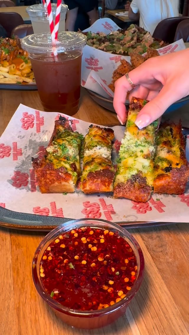 Happy weekend eve! Have you tried our cheesy g bread fingers dunked in our famous hot honey yet? 👀🤤