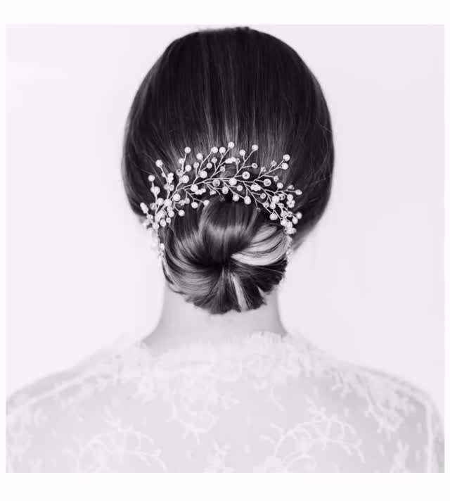 Ballet buns for the win over here. 🤍
With our pretty custom hair vine wrapped around, it elevates a classic look and adds romance.
#balletbun #miamibride #faenamiami