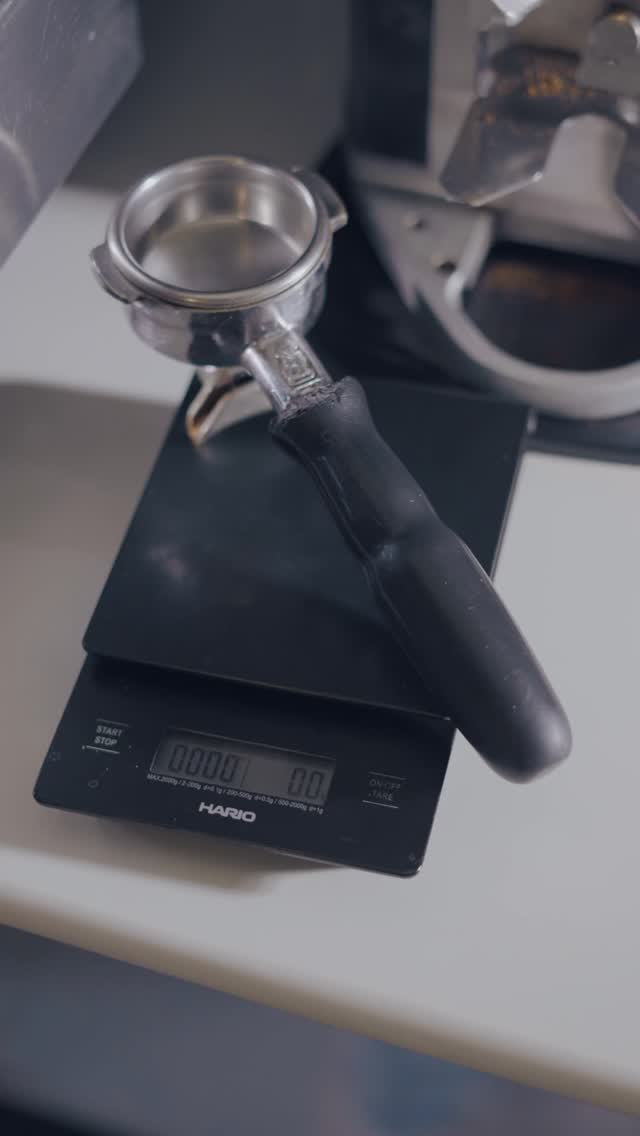 Magic in motion ✨
#baristadaily #coffee #kahawa #dailybrew
#theatomexperience #barista #coffeelover
#cafemoments