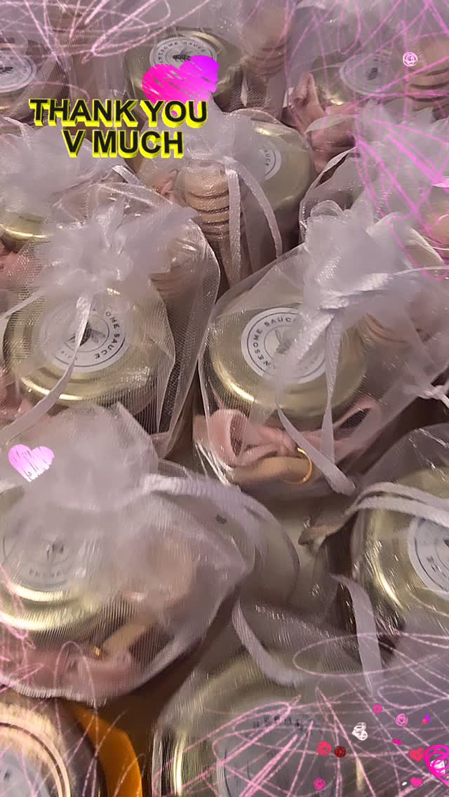 Closing out the year with gratitude.🥰
Every Christmas, lash whisper gifts our clients a thank-you for another strong year. This time I partnered with Awesome Sauce Bee Emporium — and they blew past expectations.
Huge thanks to this local powerhouse for elevating our client gifts.✨🐝