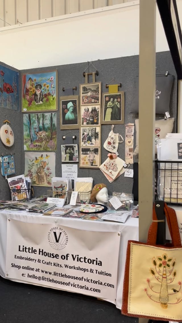 The sun is shining in Harrogate! It's the last day of Knit & Stitch, open til 4pm. Hope to see you!
@knitandstitchshows @harrogate