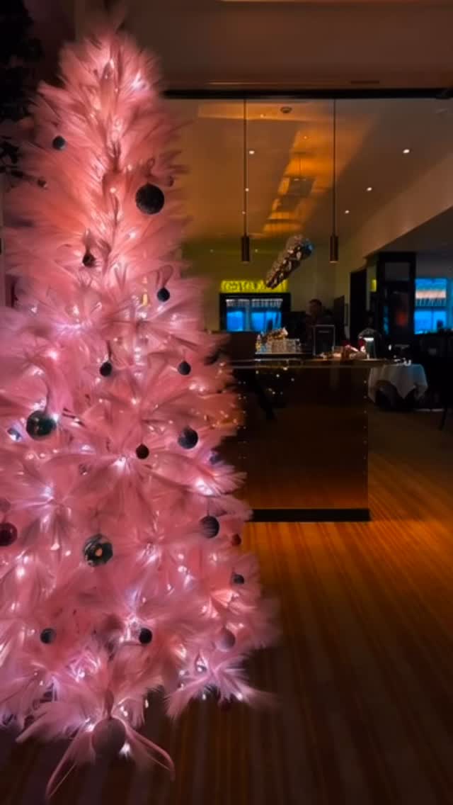 🎄✨ Kom och njut av den festliga stämningen tillsammans med oss på vårt julbord! 🎉🍷 Andra adventssöndagen är strax här – dags för glögg och glada samtal! Glöm inte Vaxholms julmarknad 11-16. Vi kör glögg o pepparkakor samt mycket annat! Välkomna!❄️❤️ #julmagi #Advent #mysighet