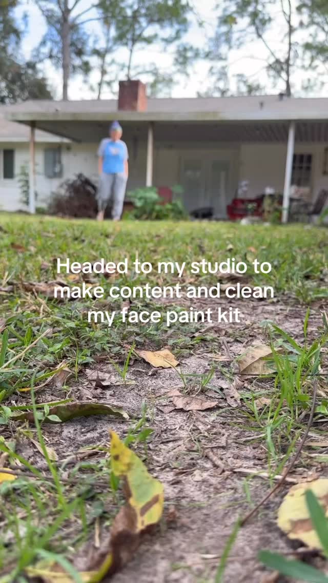 Just 50 seconds of a day in my life…or a small portion of it. Headed to the studio and wanted to try to make a creative video edit for you. Have questions about anything you see? Let me know! I’m happy to share.
#dayinmylife❤️ #facepaintshare #facepainter #texasgulfcoast #studio #creativefilmmaking