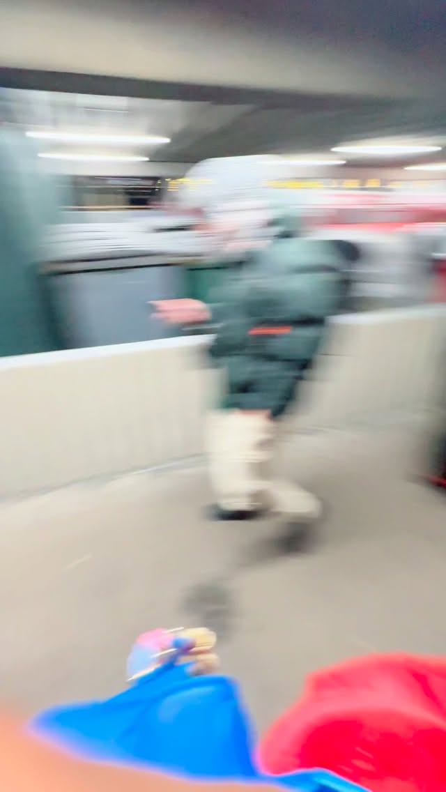 Friendsmas in NYC just makes sense #nycchristmas #visitnyc #thingstodoinnyc #circleline #friendsmas