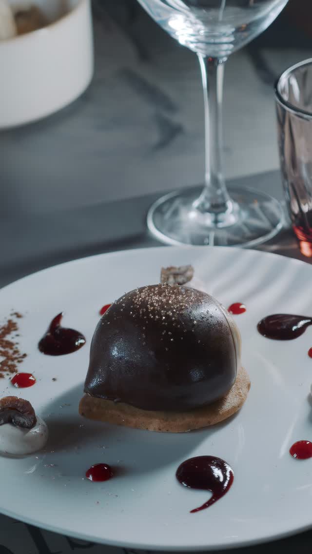 Au Christina, chaque dessert est une promesse…
Et parfois, il suffit d’un simple coup de cuillère pour révéler toute sa magie. ✨