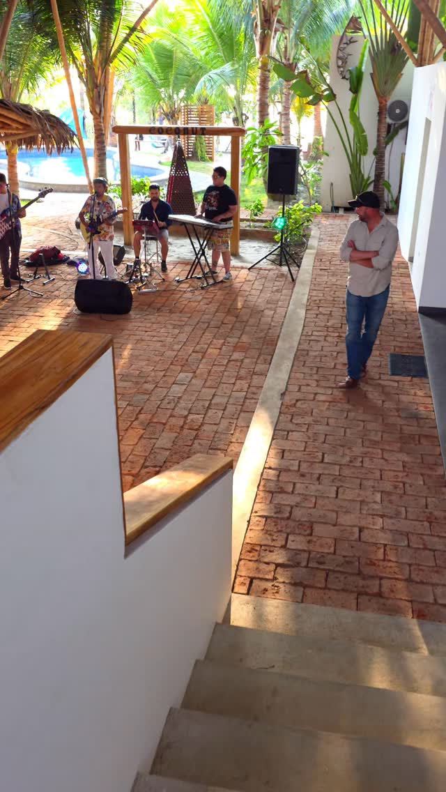 Spoiler alert... Band starts at 6pm! Dinner.... after