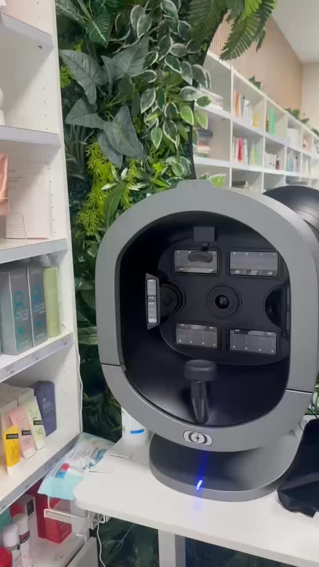 Korejci kladou důraz na přístrojovou diagnostiku v rámci běžných kosmetických procedur. 👇
A ani my se nespoléháme ve všem na pouhé lidské oko. Proto jsme upgradovali předchozí přístroj na tento detailnější, který zachycuje i stav po celé čelisti a tvářích až k uším, protože kožní nedostatky nekončí mnohdy hned kolem nosu a brady.
Kdo řeší různé skvrnky na pleti, velmi ocení rozdělení druhů pigmentace, tudíž lze i přesnějí určit, které produkty a procedury budou vhodnější a efektivnější.
✨ Pokud jste u nás na přístrojovce již byli a máte záznam na starém přístroji, využijte naší akce a objednejte si ZDARMA k jakýmkoliv procedurám i sken z nového přístroje.
Toto platí do 31. ledna 2026, v rezervačním systému přidejte položku ke zvolené proceduře.
✨ Pro novou klientelu je přístrojová diagnostika v rámci vstupní konzultace s následnou procedurou ☺️
#kosmetika #koreanskincare #korejskakosmetika #diagnostikapleti