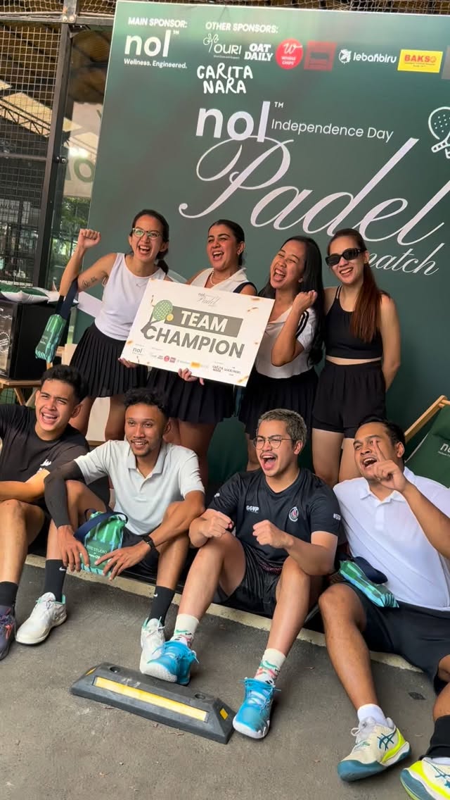 Ever wondered what happens when padel meets a party and a DJ?
Yup, that’s TropiCourt, and it’s as wild as it sounds. 🎾🍹🎧
Sip, play, vibe, repeat.
Zero pressure, just good chaos and good energy.
We’ve got fun games like Human Bingo, Padel Pong, Trick Shots, and a whole lot of “OMG this is actually so fun??” moments.
⏰ Pick your slot: 6–8PM | 8–10PM | 10–12AM
Jakarta NEVER gets padel parties like this — bring your friends, cousins, work besties… all are welcome!
Let’s wrap the year with Padel + Drinks + DJ.
See you on court — link in bio or DM us!
#PadelJakarta #JakartaEvents #JakartaParty #PadelIndonesia #PadelEvent #PadelCommunity #JakartaNightlife #SportEventsJakarta #PadelFun #JakartaWeekend #ThingsToDoInJakarta #PadelLife #JakartaActivities #PadelParty #JakartaSports
