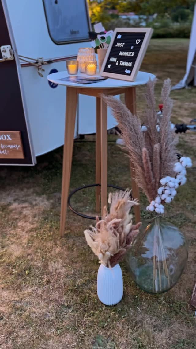 Unser Fotowägelchen macht gerade seinen Winterschlaf aber es rollt auch 2026 wieder zu euch! 🚐✨
Wir freuen uns riesig – erste Buchungen fürs nächste Jahr sind schon fix.
Wenn ihr unser kleines Highlight für eure Hochzeit, Firmenfeier oder euren Event haben möchtet, schickt uns am besten jetzt eure Anfrage.
Die letzten freien Slots füllen sich schnell! ✨
Wir freuen uns auf euch!
📧 fotowaegelchen@web.de
📞 0151 14938471
www.fotowaegelchen.info
#Fotowägelchen#Fotowagen#Fotobox#Fotografie#Eventfotografie#Hochzeit#Geburtstag#Taufe#Firmenfeier#Veranstaltung#Event#Hochzeitsfotografie#Fotoerlebnisse#MobileFotografie#Fotoboxmieten#Eventplanung#Erinnerungen #Momentefesthalten#Unvergesslich#Oberfranken#Franken#Bayreuth