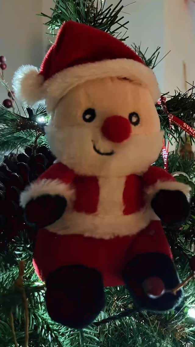 A little reminder as we head into the Christmas countdown… 🎄❤️
Using Santa as a threat can feel tempting when everything is busy and emotions are high.
But it often creates more stress for little ones and more tricky behaviour for us.
Gentle swaps help kids feel safe, connected and able to cope.
And that’s the real Christmas magic. ✨
If you try these, let me know how it goes! I love hearing your little wins. 💛
#gentleparentingtips #christmaswithkids #bigfeelings #parentingsupport #playtherapytools #katieandherlittlebears