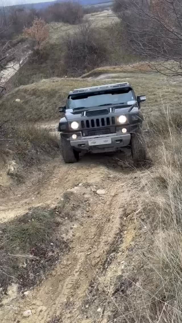 Gruppenkurs bei eisigen Temperaturen. 🥶
Wir wünschen uns Schnee! ☃️
#offroad #gelaende #stotzing #burgenland #4x4 #gelaendewagen #allrad #allterrain #heavyoffroad #fahrtechnik #difflock #sperre #fahrsicherheit