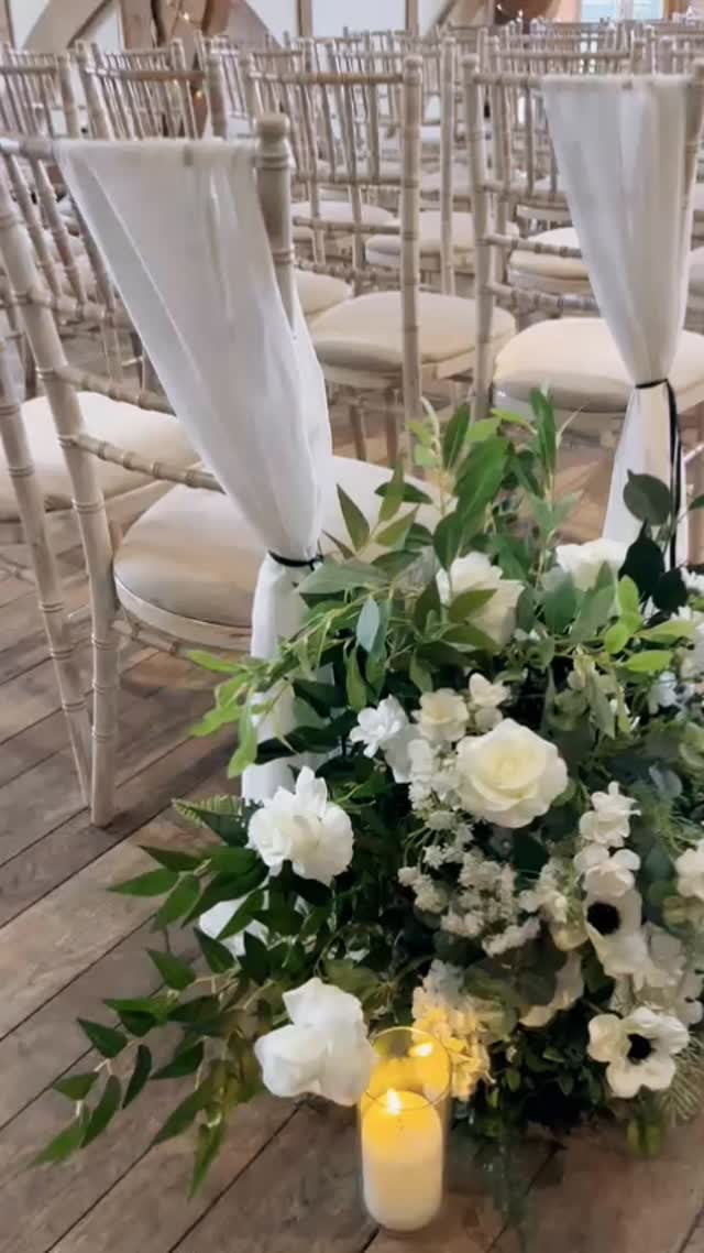 Gorgeous ceremony set up at Sandburn Hall for N&C last weekend. Using different height stands with florals to create a ceremony backdrop, which were then moved to guest tables. Later flower meadows from the ceremony aisle were used to create a meadow for the sweetheart table.
It’s all about making the most of your decor and there’s so many ways to repurpose florals to create impact pieces.
#yorkshireweddingsupplier #yorkshireweddingflorist #yorkshireweddingflorist #sandburnhallwedding #ceremonydecor
