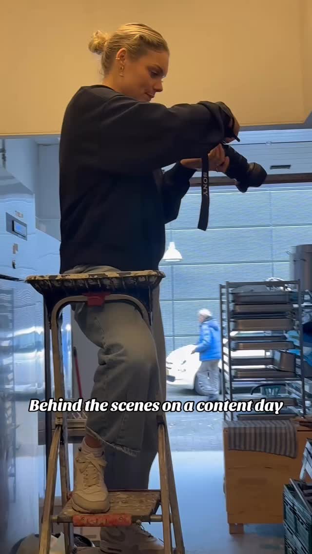 Behind the scenes of the content shoot at A Sentimento — where Italian flavors and real, authentic Italian food come together. 🇮🇹📸
#ASentimento #ItalianFood #BehindTheScenes #FoodShoot #AuthenticItalian #ItalianRestaurant #FoodLovers